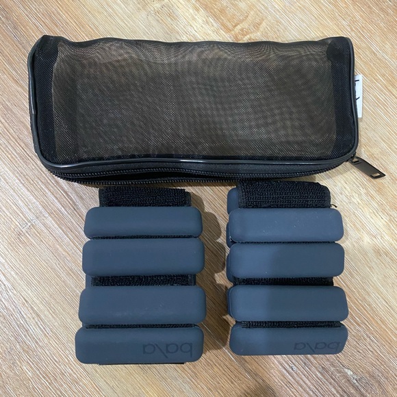 Workout Bundle- A pair of boxing  Gloves, 5 lb weight and 5 lb ankle weights! - Picture 3 of 3